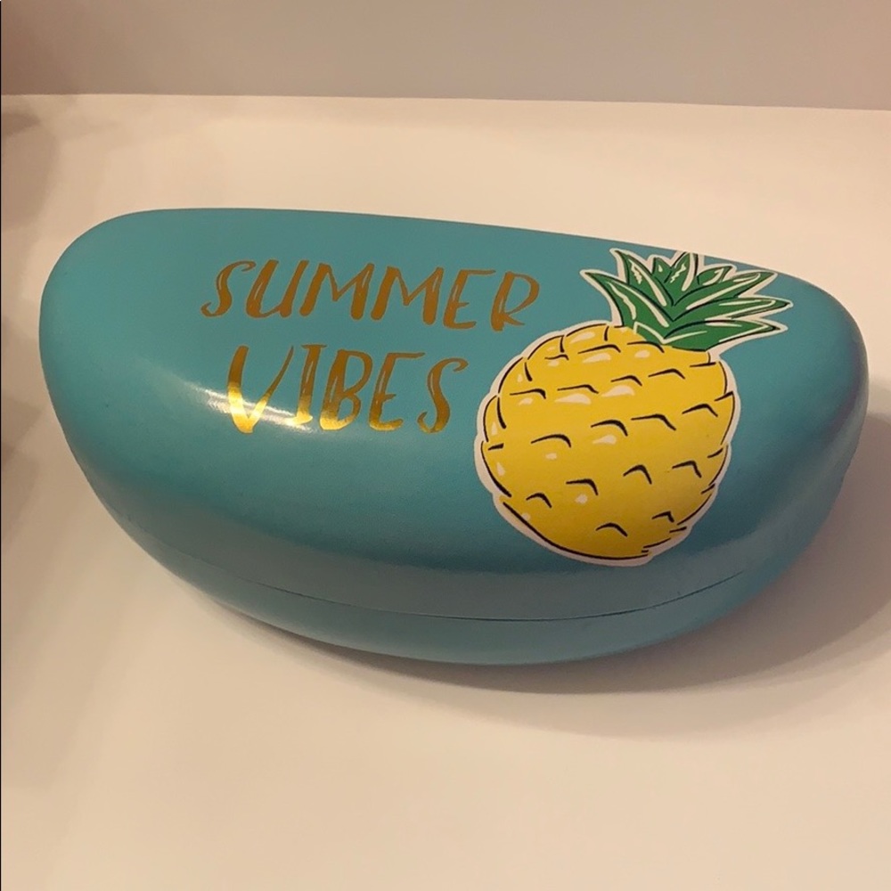 Clamshell Sunglasses Case